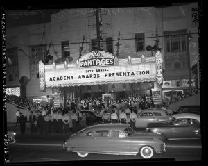 26th_Annual_Academy_Awards_at_RKO_Pantages_Theater_in_Los_Angeles,_1954
